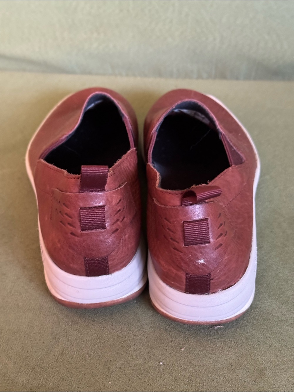 Merrell womens Slip-On Loafers in Burgundy with White Sole - Picture 4 of 9